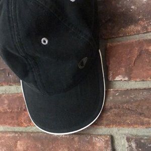 Ben Sherman black baseball cap.